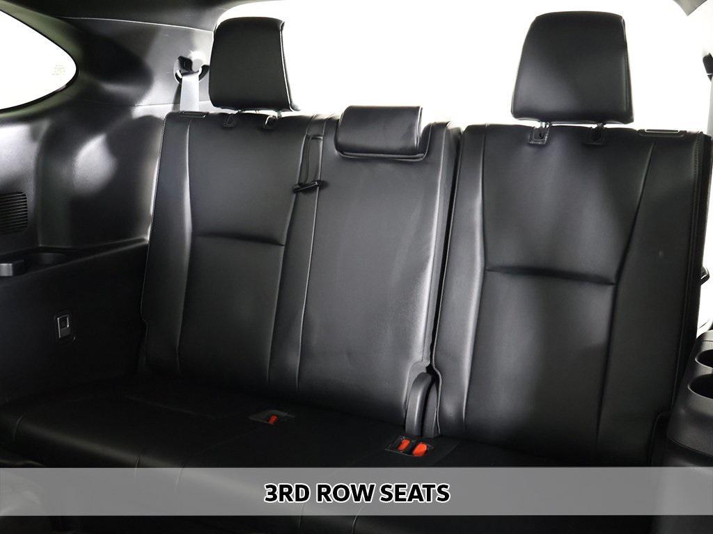 used 2022 Toyota Highlander car, priced at $35,399