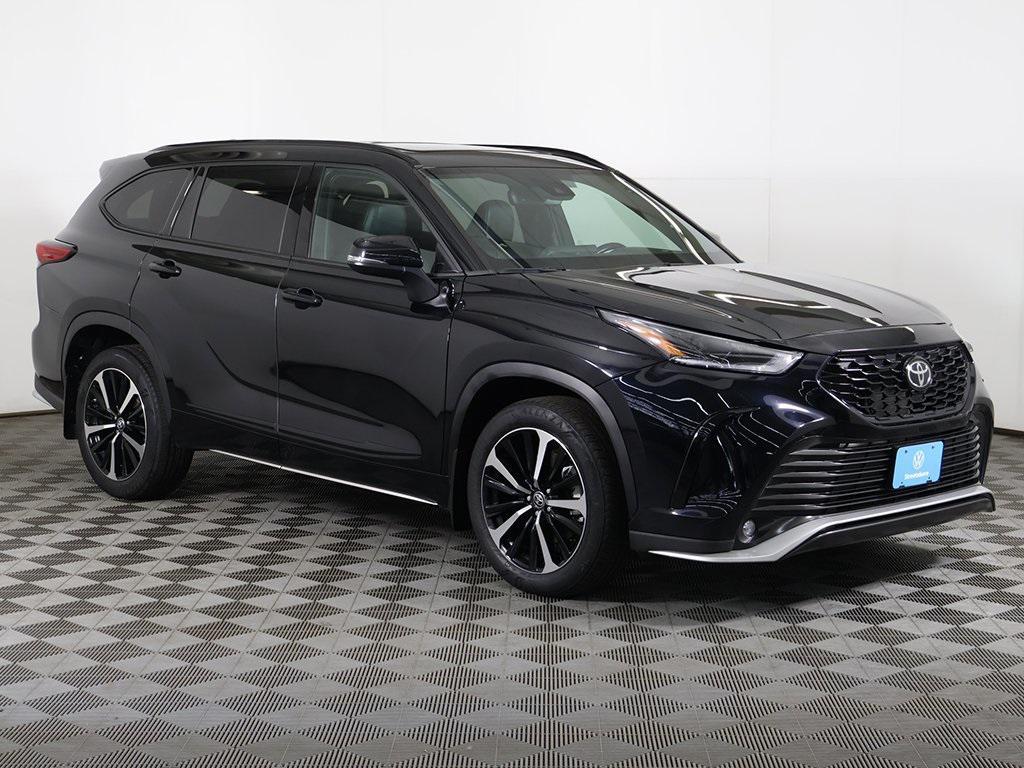 used 2022 Toyota Highlander car, priced at $35,399