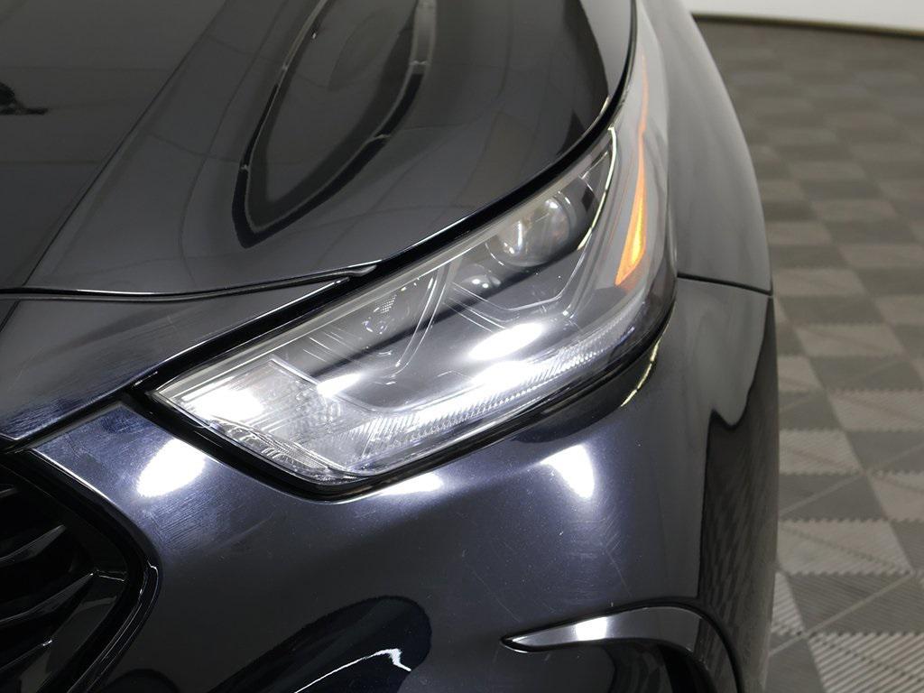 used 2022 Toyota Highlander car, priced at $35,399