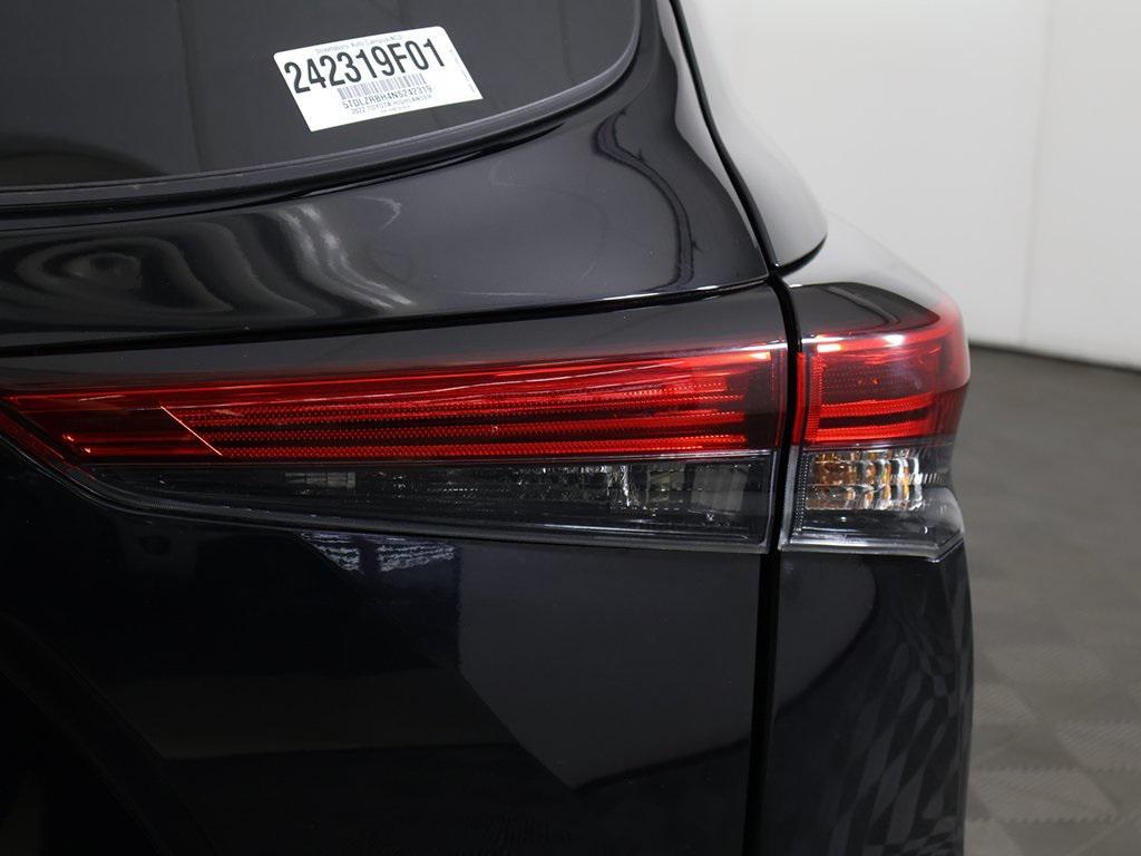used 2022 Toyota Highlander car, priced at $35,399