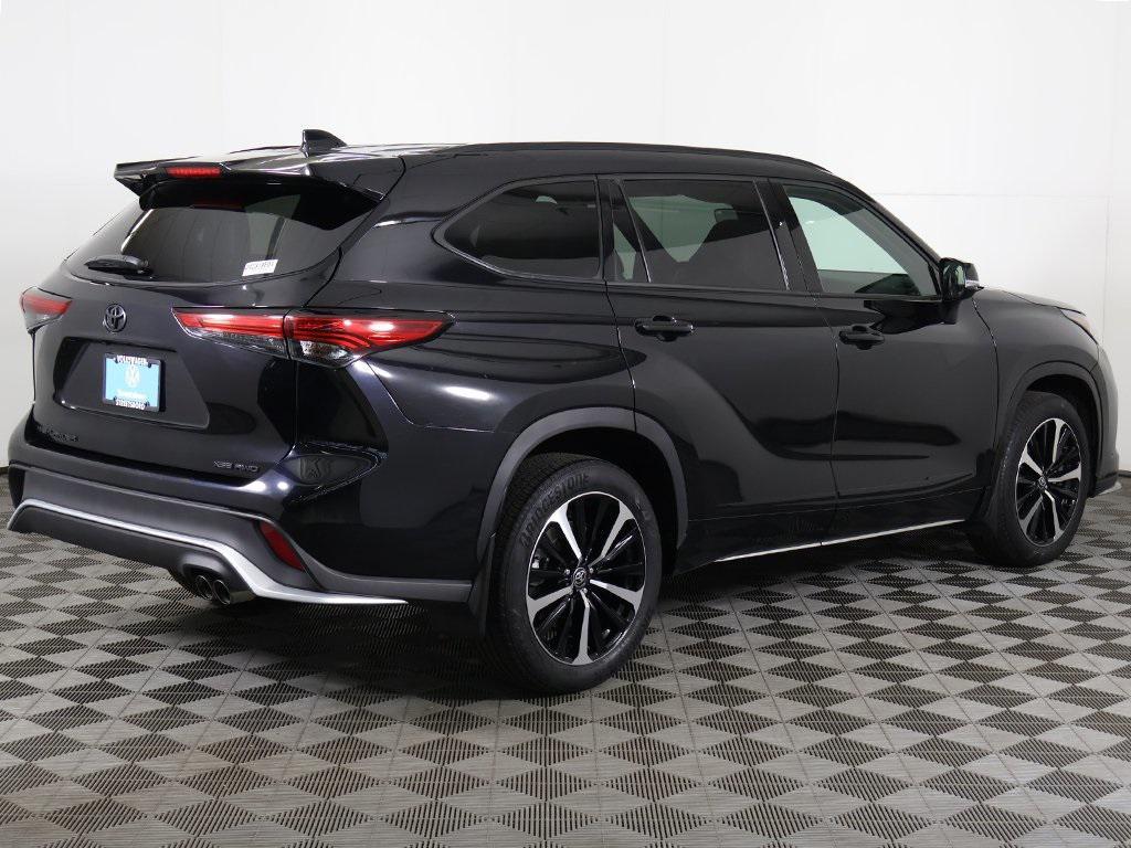 used 2022 Toyota Highlander car, priced at $35,399