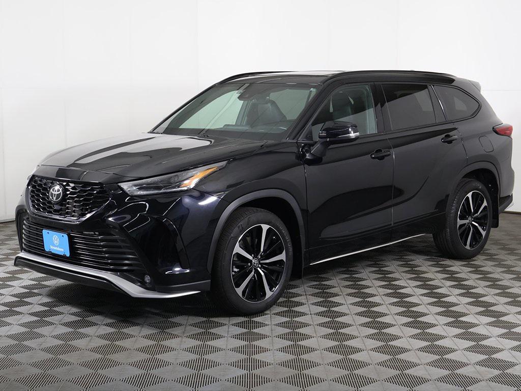 used 2022 Toyota Highlander car, priced at $35,399