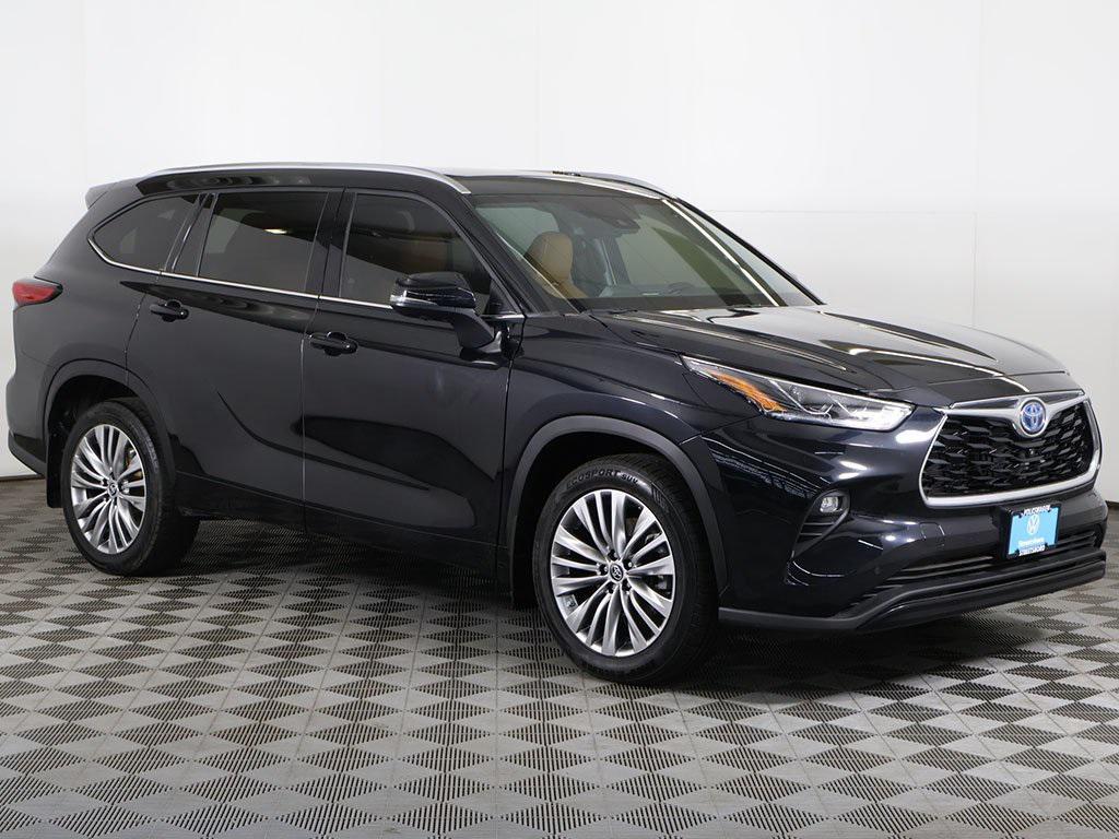 used 2023 Toyota Highlander car, priced at $35,999