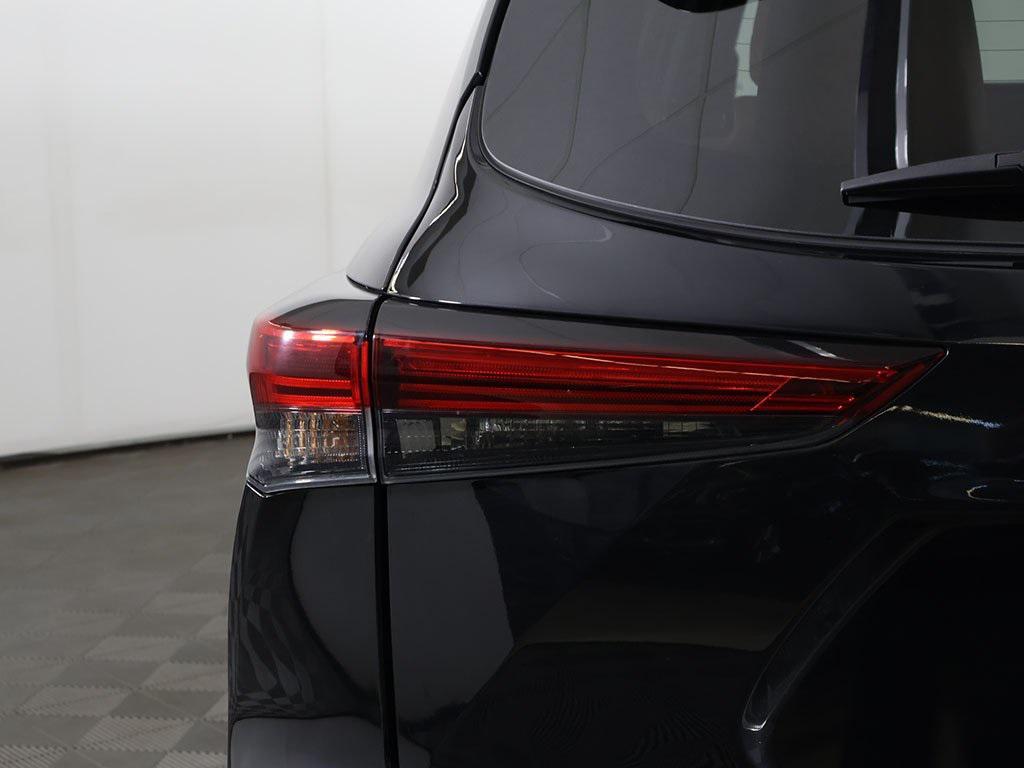 used 2023 Toyota Highlander car, priced at $35,999