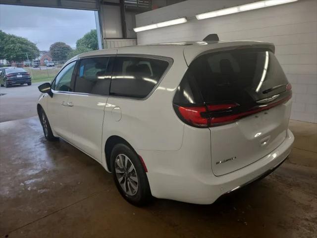 used 2024 Chrysler Pacifica Hybrid car, priced at $32,399