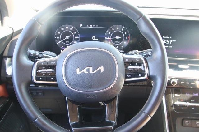used 2023 Kia Carnival car