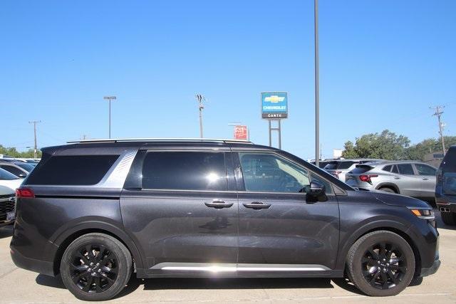used 2023 Kia Carnival car