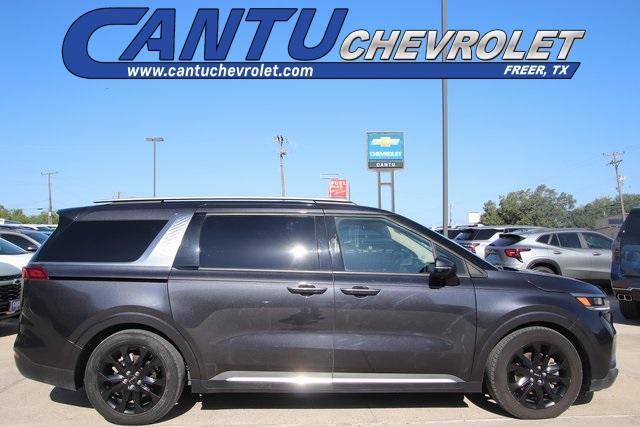 used 2023 Kia Carnival car