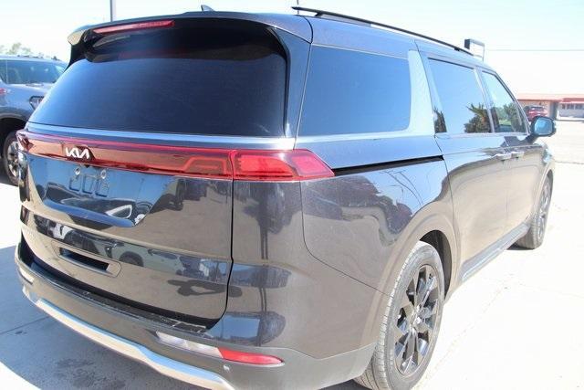 used 2023 Kia Carnival car