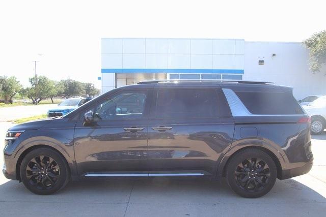used 2023 Kia Carnival car