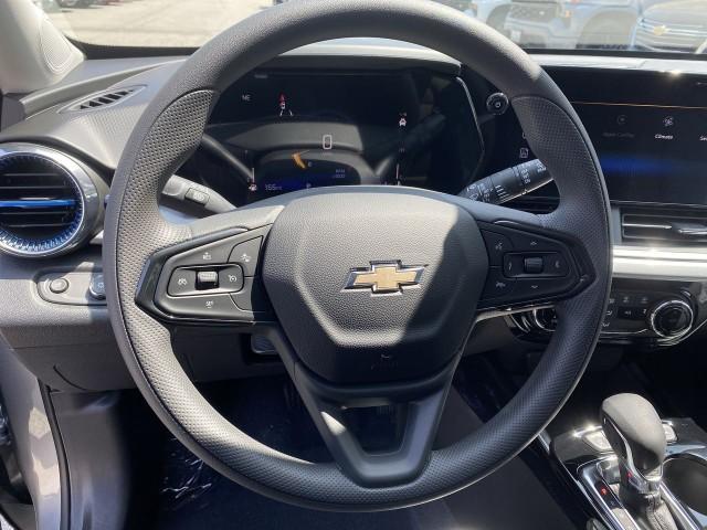 new 2025 Chevrolet Trax car