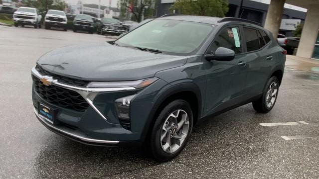 new 2026 Chevrolet Trax car, priced at $25,185