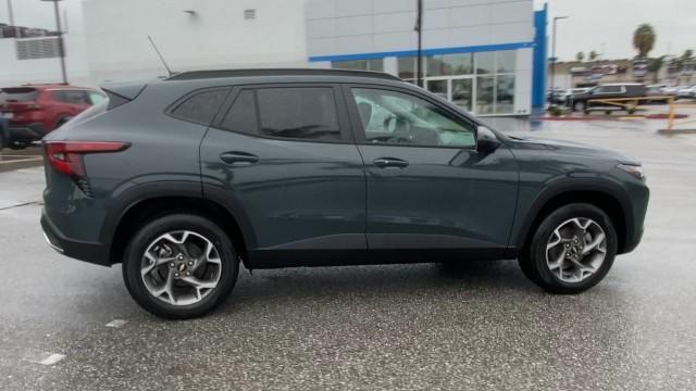 new 2026 Chevrolet Trax car, priced at $25,185