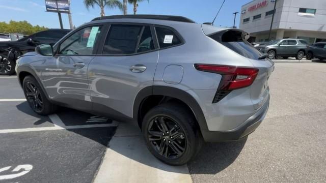 new 2025 Chevrolet Trax car