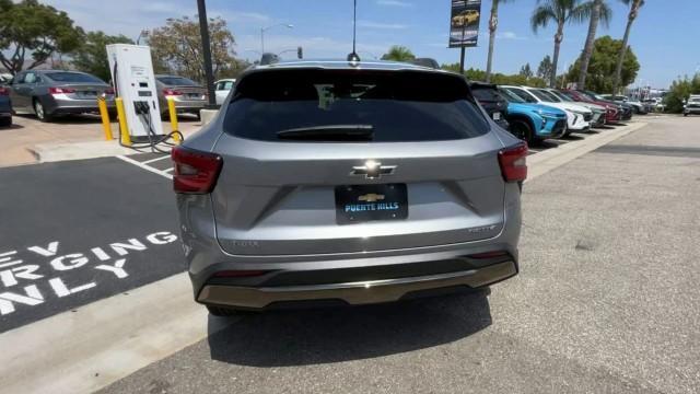 new 2025 Chevrolet Trax car