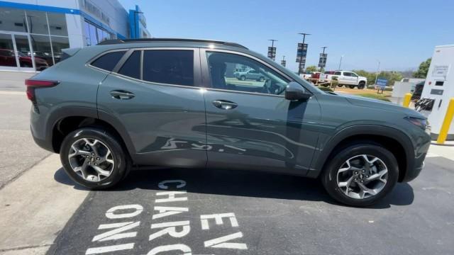 new 2025 Chevrolet Trax car