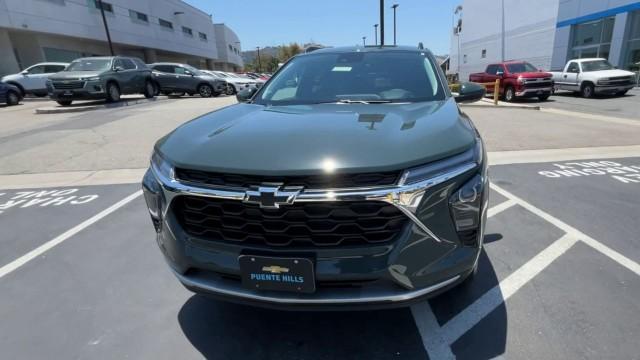 new 2025 Chevrolet Trax car