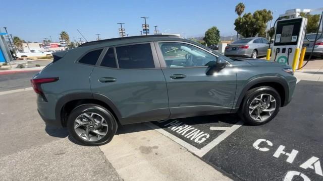 new 2025 Chevrolet Trax car