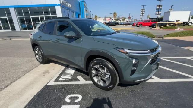 new 2025 Chevrolet Trax car