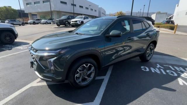 new 2025 Chevrolet Trax car