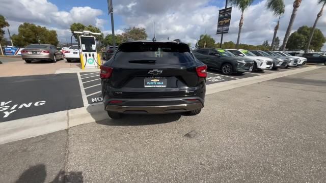 new 2025 Chevrolet Trax car