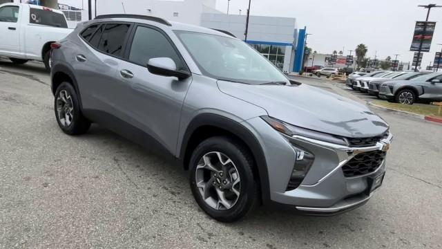 new 2025 Chevrolet Trax car