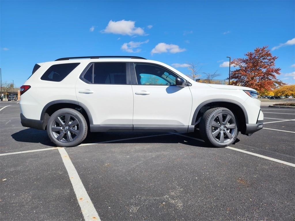 new 2025 Honda Pilot car, priced at $43,650