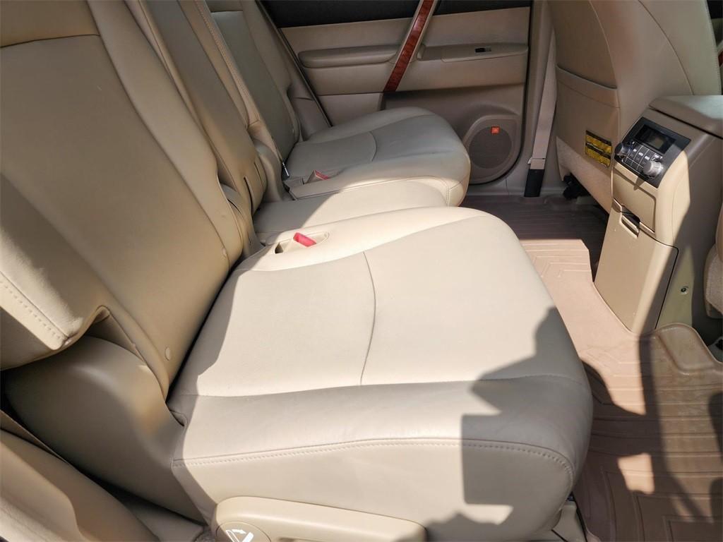 used 2008 Toyota Highlander car, priced at $10,000
