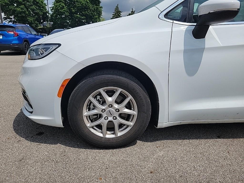 used 2023 Chrysler Pacifica car, priced at $23,557