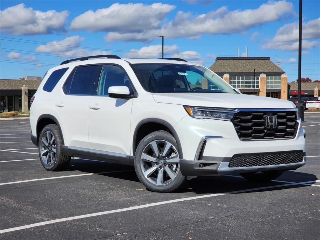 new 2025 Honda Pilot car, priced at $52,670