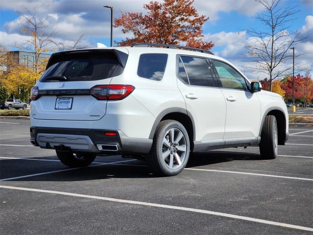 new 2025 Honda Pilot car, priced at $52,670