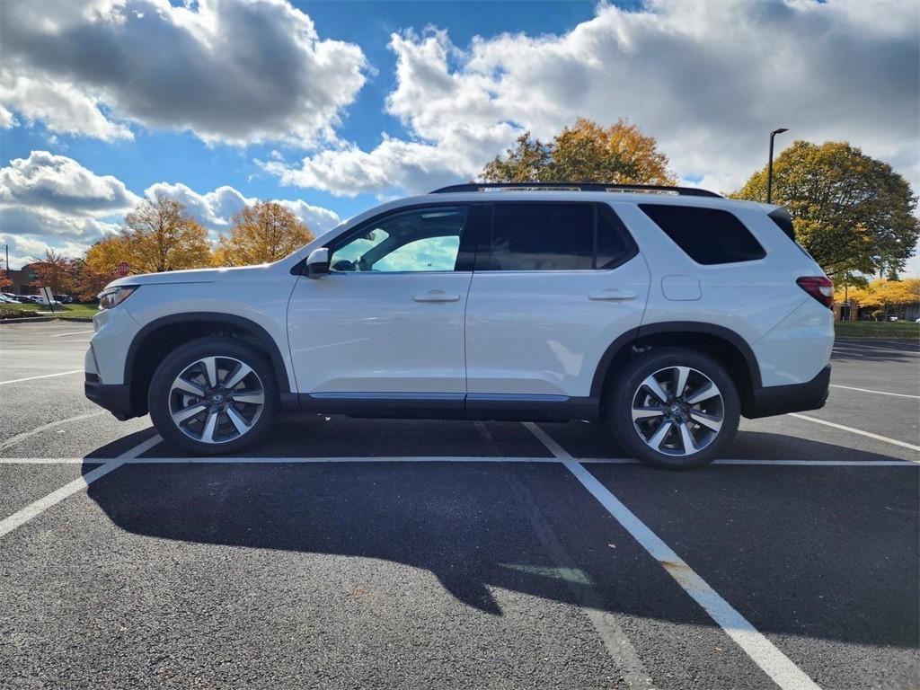 new 2025 Honda Pilot car, priced at $52,670