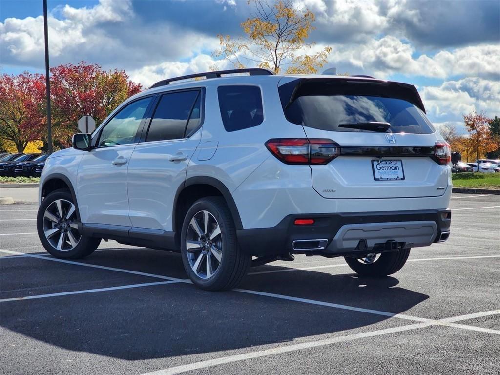 new 2025 Honda Pilot car, priced at $52,670