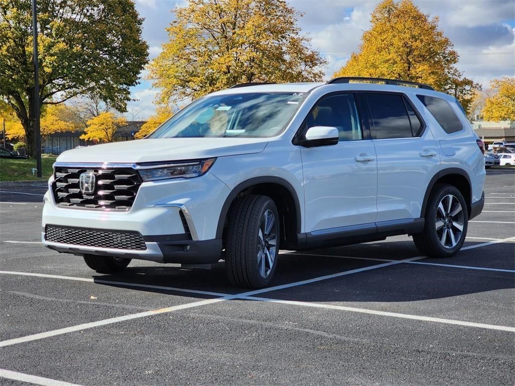 new 2025 Honda Pilot car, priced at $52,670