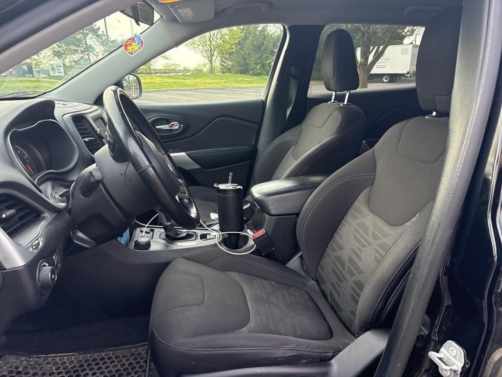 used 2020 Jeep Cherokee car, priced at $15,557