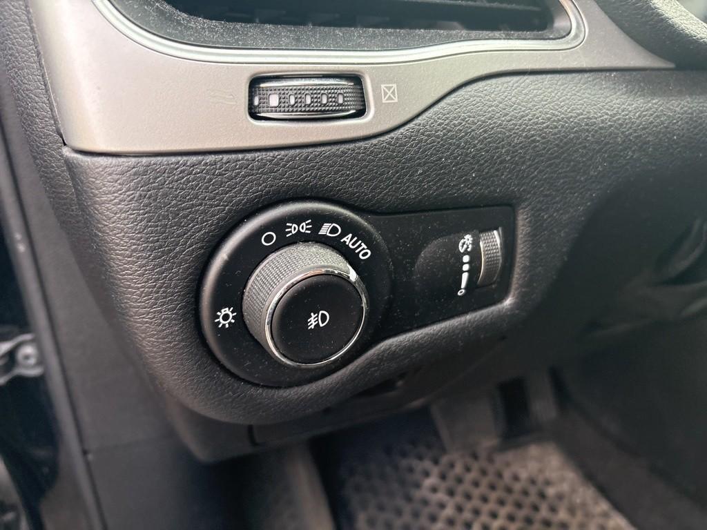 used 2020 Jeep Cherokee car, priced at $15,557
