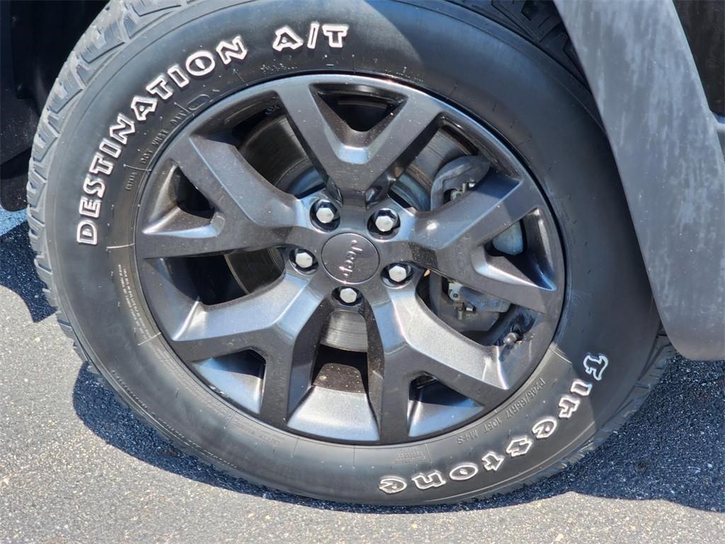 used 2020 Jeep Cherokee car, priced at $13,997