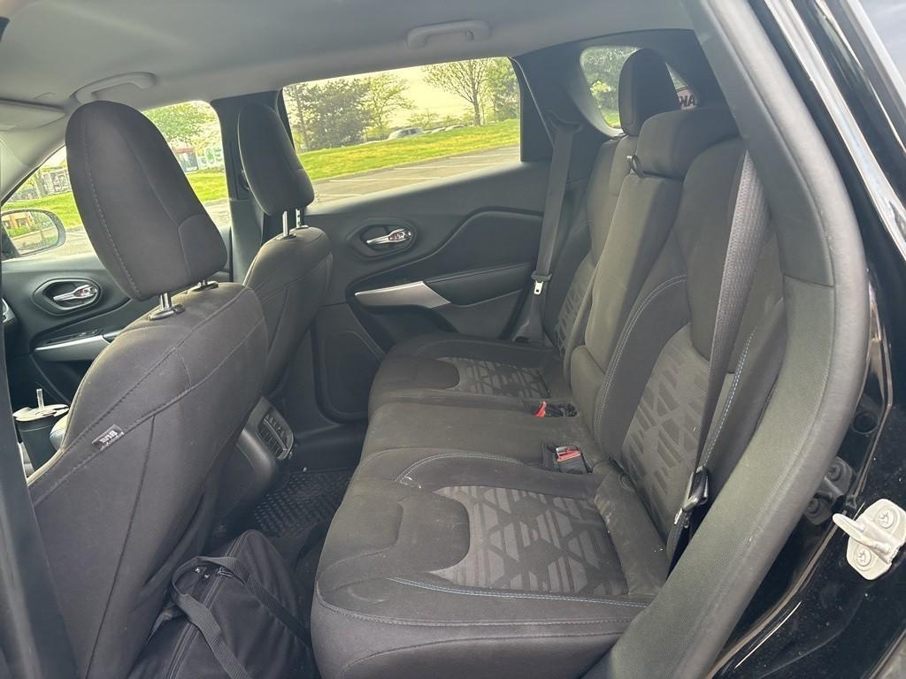used 2020 Jeep Cherokee car, priced at $15,557