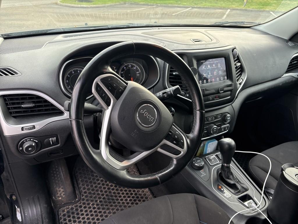 used 2020 Jeep Cherokee car, priced at $15,557