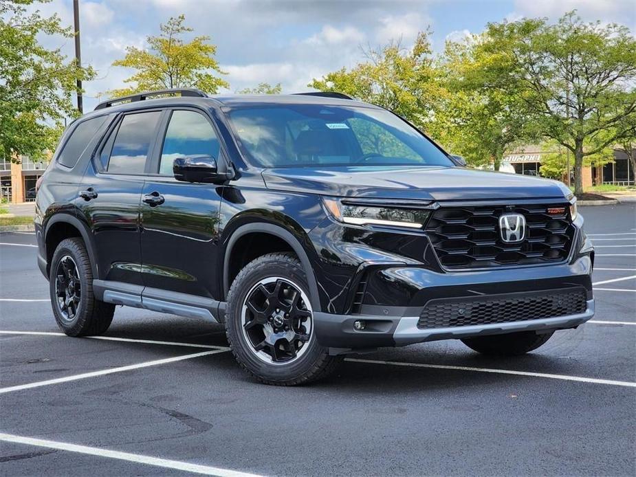 new 2025 Honda Pilot car, priced at $51,995