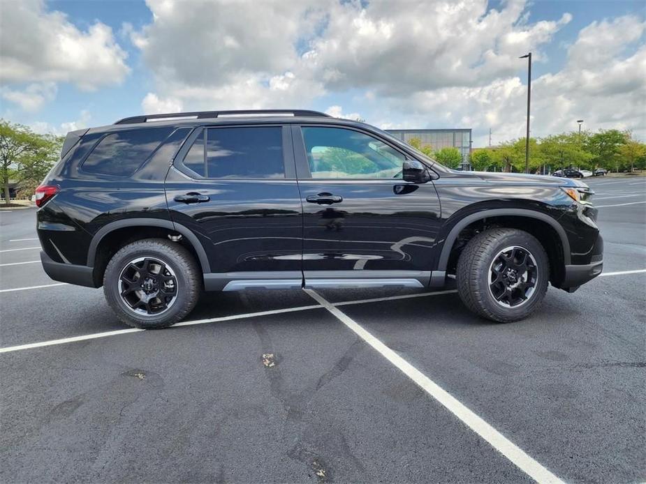 new 2025 Honda Pilot car, priced at $51,995