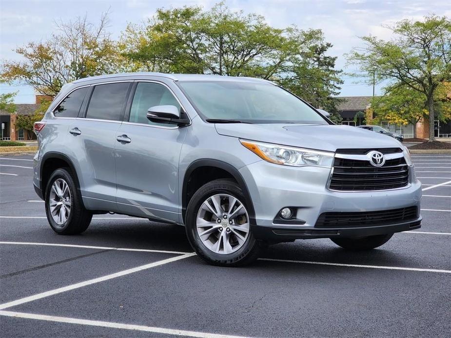 used 2015 Toyota Highlander car, priced at $17,887