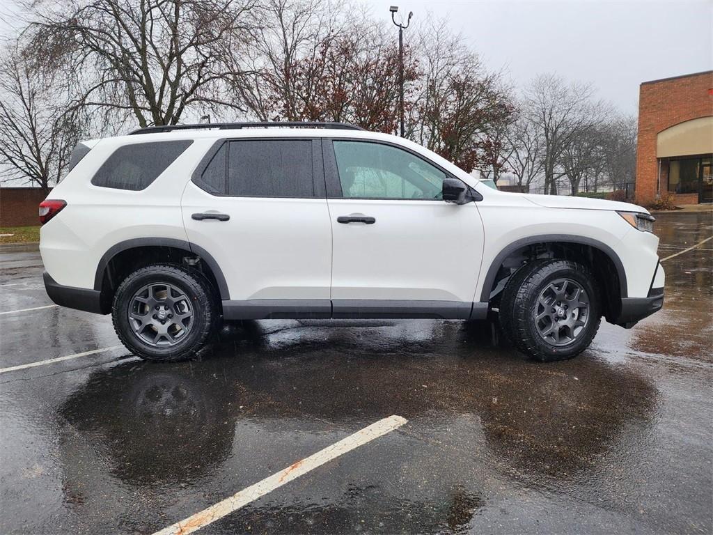 new 2025 Honda Pilot car, priced at $50,750