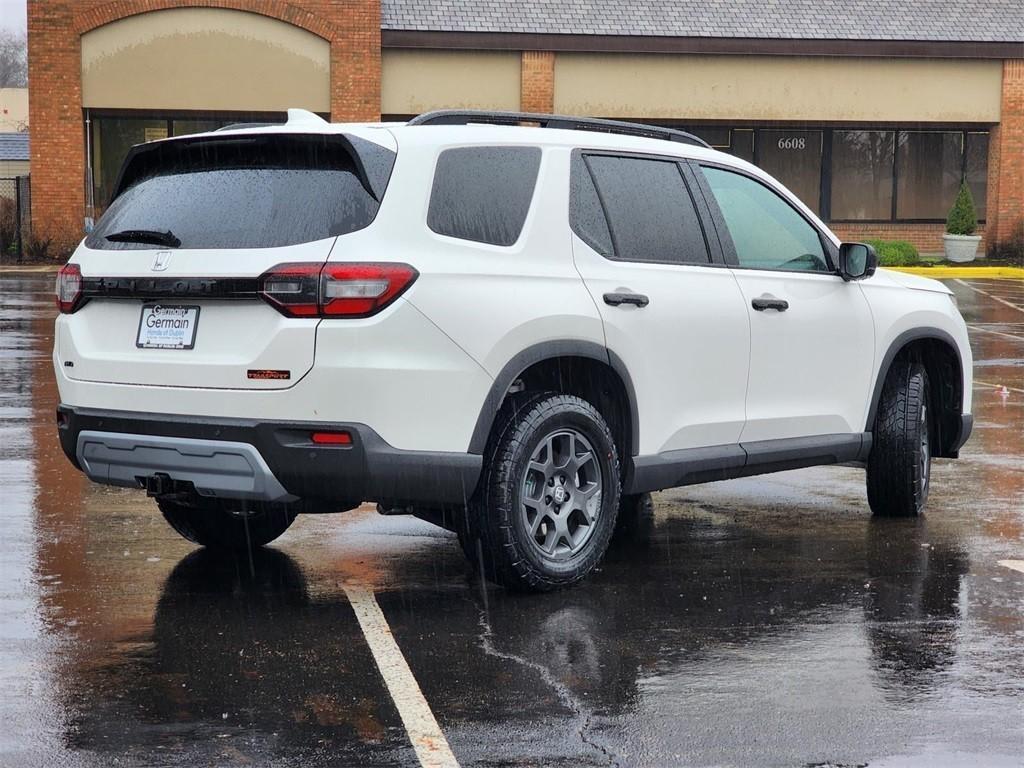 new 2025 Honda Pilot car, priced at $50,750