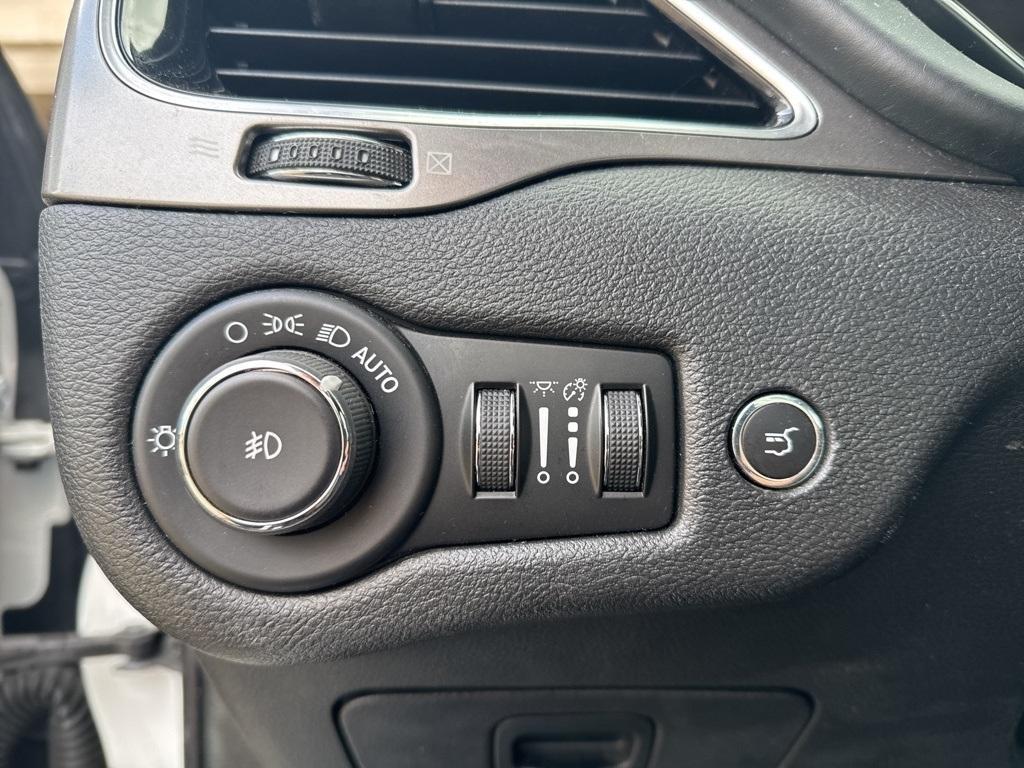 used 2019 Jeep Cherokee car, priced at $16,997