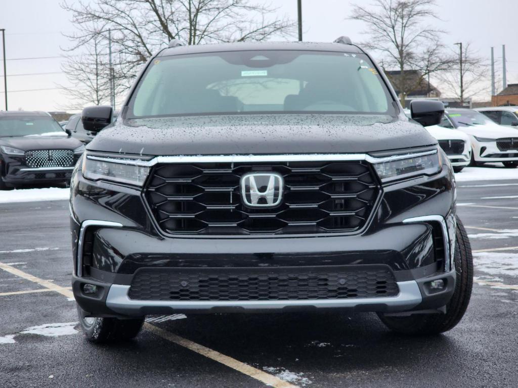 new 2025 Honda Pilot car, priced at $50,995