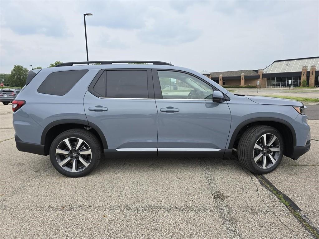 new 2025 Honda Pilot car, priced at $54,985