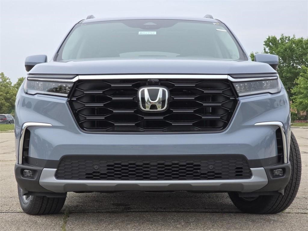 new 2025 Honda Pilot car, priced at $54,985