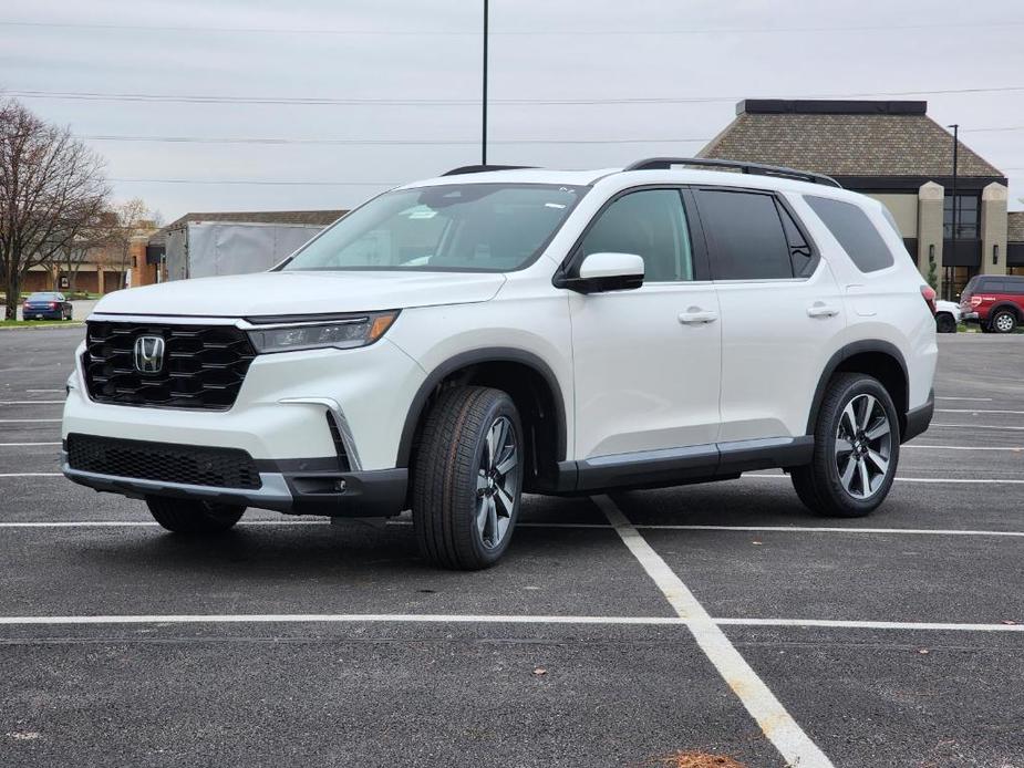 new 2025 Honda Pilot car, priced at $51,450