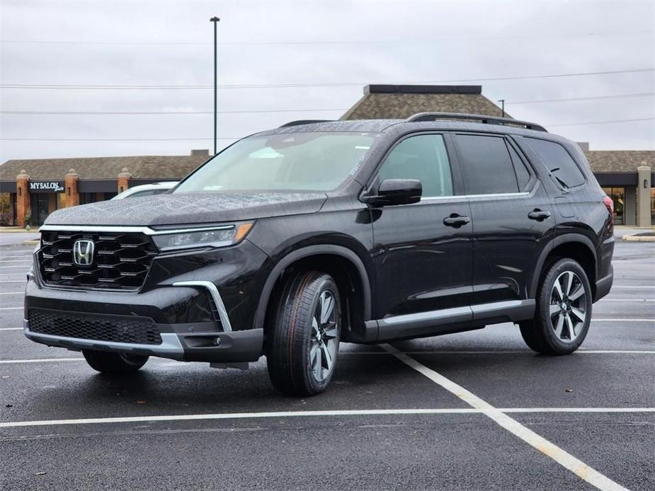 new 2025 Honda Pilot car, priced at $50,995